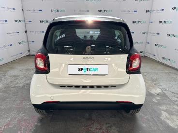 SPOTICAR Smart Fortwo 70 1.0 52kw Passion Twinamic Usata - City Car Benzina Bianco - Roma - 1202488250_5