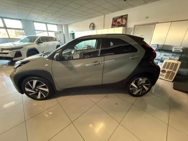 SPOTICAR Toyota Aygo X 1.0 Vvt-i 72 Cv 5 Porte Lounge S-cvt Usata - City Car Benzina Grigio - Casatenovo - 502403294_2
