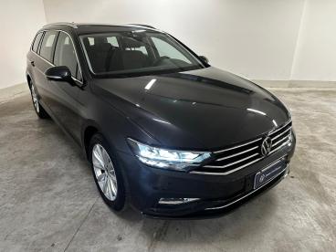 SPOTICAR Volkswagen Passat Variant 2.0 Tdi Scr Evo Business Bmt Usata - Veicoli Commerciali Diesel Grigio - Avezzano - 502363597_1