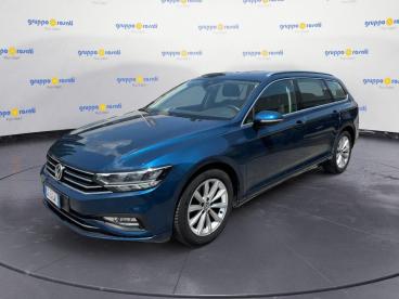 SPOTICAR Volkswagen Passat Viii 2019 Variant Variant 1.6 Tdi Business 120cv D Usata - Veicoli Commerciali Diesel Blu - Roma - 502492123_1