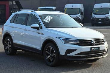 SPOTICAR Volkswagen Tiguan 1.5 Tsi 150cv Dsg Life Usata - Suv Benzina Bianco - Carmagnola - 502244128_3