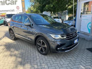 SPOTICAR Volkswagen Tiguan 2.0 Tdi Scr 110kw Elegance Dsg Usata - Suv Diesel Grigio - Milano - 502466140_3