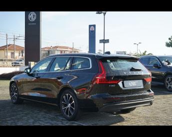 SPOTICAR Volvo V60 (2018-->) D3 Momentum Usata - Station Wagon Diesel Nero - Pineto - 502411739_5