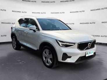 SPOTICAR Volvo Xc40 Xc 40 (2017-->) T2 Automatico Core Usata - Suv Benzina Bianco - Magenta - 1202455717_3