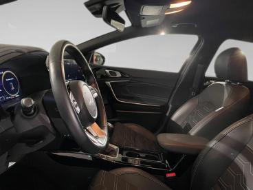 KIA-CEE-D-2010253_4.JPG 