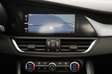 SPOTICAR Alfa Romeo Giulia 2.2 Jtdm 210 At Veloce Occasion - Berline Diesel Noir - Casablanca - 1200000661_2