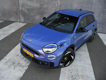 SPOTICAR Abarth 600 600e Scorpionissima 54kwh 282pk Automaat Sperdif | 20'' Tweedehands - Suv Elektrisch Paars - Sittard - 1200268862_3