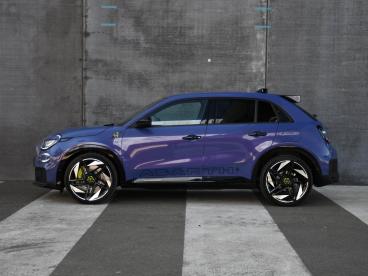 SPOTICAR Abarth 600 600e Scorpionissima 54kwh 282pk Automaat Sperdif | 20'' Tweedehands - Suv Elektrisch Paars - Sittard - 1200268862_5