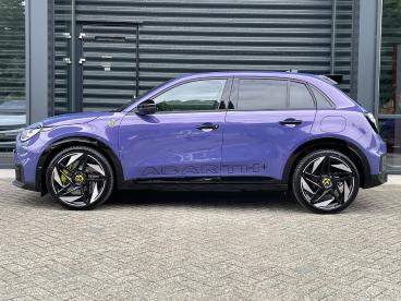 SPOTICAR Abarth 600 600e Scorpionissima 54 Kwh 280 Pk / Uniek / Sabelt Spor Tweedehands - Suv Elektrisch Paars - Almere - 1200274676_3