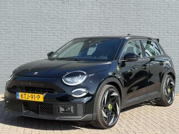 SPOTICAR Abarth 600 600e Turismo 54 Kwh | 240 Pk | 321 Km Wltp | Torsen-spe Tweedehands - Suv Elektrisch Zwart - Hengelo - 1200300602_1