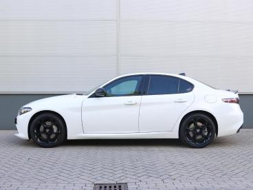 SPOTICAR Alfa Romeo Giulia 2.0 T Gme Awd Sprint | Navigatie | Harman Kardon | Tweedehands - Sedan Benzine Wit - De Meern - 1200276162_2