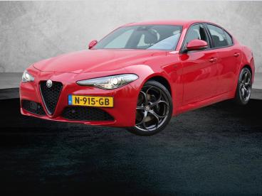 SPOTICAR Alfa Romeo Giulia 200pk Sprint | Navigatie | Winterpack | Lederen Be Tweedehands - Sedan Benzine Rood - De Meern - 1200281541_1
