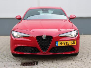 SPOTICAR Alfa Romeo Giulia 200pk Sprint | Navigatie | Winterpack | Lederen Be Tweedehands - Sedan Benzine Rood - De Meern - 1200281541_2