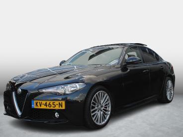 SPOTICAR Alfa Romeo Giulia 2.0 Turbo Aut. 200pk Super | Bruin Leder | Schuif/ Tweedehands - Sedan Benzine Zwart - Waddinxveen - 1200284353_1