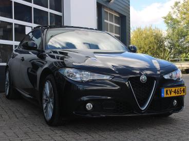 SPOTICAR Alfa Romeo Giulia 2.0 Turbo Aut. 200pk Super | Bruin Leder | Schuif/ Tweedehands - Sedan Benzine Zwart - Waddinxveen - 1200284353_3