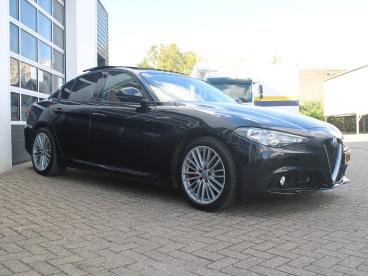 SPOTICAR Alfa Romeo Giulia 2.0 Turbo Aut. 200pk Super | Bruin Leder | Schuif/ Tweedehands - Sedan Benzine Zwart - Waddinxveen - 1200284353_4