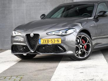 SPOTICAR Alfa Romeo Giulia Veloce 2.0 Turbo 280pk Awd Automaat Dealer Ond. | Tweedehands - Sedan Benzine Grijs - Sittard - 1200287015_2
