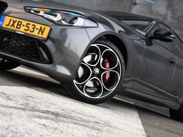 SPOTICAR Alfa Romeo Giulia Veloce 2.0 Turbo 280pk Awd Automaat Dealer Ond. | Tweedehands - Sedan Benzine Grijs - Sittard - 1200287015_3