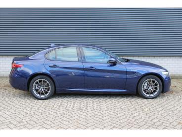 SPOTICAR Alfa Romeo Giulia Super 2.0 Turbo 200pk Automaat I Adaptieve Cruise Tweedehands - Sedan Benzine Blauw - Venlo - 1200292295_5
