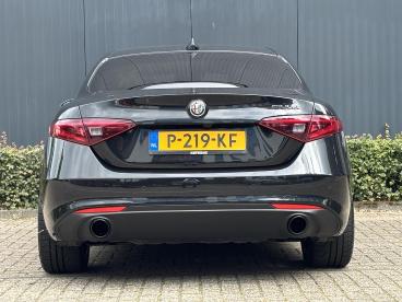 SPOTICAR Alfa Romeo Giulia  Tweedehands - Sedan Benzine Zwart - Baarn - 1200296115_5