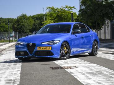 SPOTICAR Alfa Romeo Giulia Veloce 2.0t 280pk Awd Automaat Mooiste Van Nl! Blu Tweedehands - Sedan Benzine Blauw - Sittard - 1200297003_1