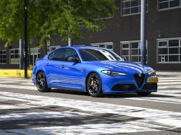SPOTICAR Alfa Romeo Giulia Veloce 2.0t 280pk Awd Automaat Mooiste Van Nl! Blu Tweedehands - Sedan Benzine Blauw - Sittard - 1200297003_3