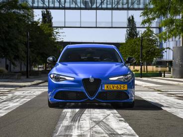 SPOTICAR Alfa Romeo Giulia Veloce 2.0t 280pk Awd Automaat Mooiste Van Nl! Blu Tweedehands - Sedan Benzine Blauw - Sittard - 1200297003_4
