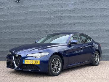 SPOTICAR Alfa Romeo Giulia Super 2.0 Turbo 200pk Automaat I Summerdeal | Adap Tweedehands - Sedan Benzine Blauw - Hengelo - 1200300120_1