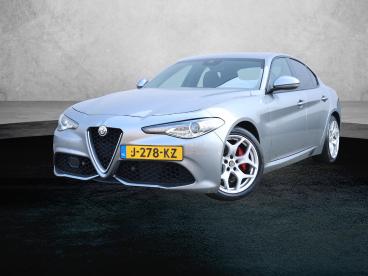 SPOTICAR Alfa Romeo Giulia 200pk Super | 1ste Eigenaar | Camera | Leer | Spor Tweedehands - Sedan Benzine Grijs - Baarn - 1200301449_1