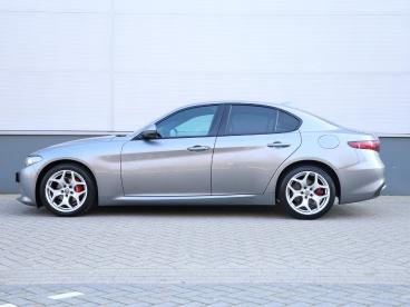 SPOTICAR Alfa Romeo Giulia 200pk Super | 1ste Eigenaar | Camera | Leer | Spor Tweedehands - Sedan Benzine Grijs - Baarn - 1200301449_2