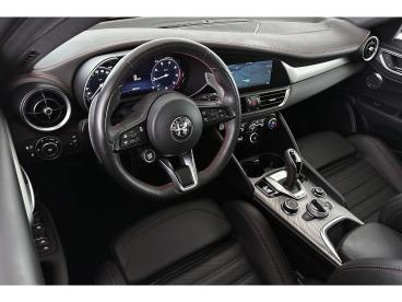 SPOTICAR Alfa Romeo Giulia  Tweedehands - Sedan Benzine Rood - Amsterdam - 1200304025_5