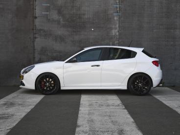 SPOTICAR Alfa Romeo Giulietta Super 1.4 Turbo Multiair 170pk Automaat 19'' Ti Ve Tweedehands - Hatchback Benzine Wit - Sittard - 1200292495_4