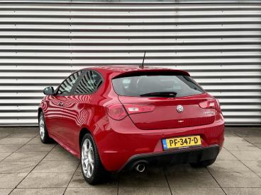 SPOTICAR Alfa Romeo Giulietta 1.4 Turbo Multiair Super Pack Veloce | Navigatie | Tweedehands - Hatchback Benzine Rood - Velp - 1200293953_4
