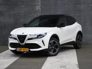 SPOTICAR Alfa Romeo Junior Ibrida Speciale 1.2 Hybrid 145pk Automaat Pano-dak Tweedehands - Suv Hybride Wit - Sittard - 1200271357_1