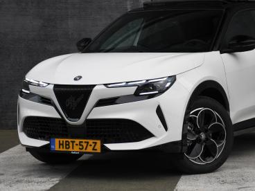 SPOTICAR Alfa Romeo Junior Ibrida Speciale 1.2 Hybrid 145pk Automaat Pano-dak Tweedehands - Suv Hybride Wit - Sittard - 1200271357_2