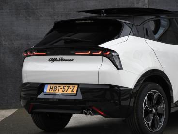 SPOTICAR Alfa Romeo Junior Ibrida Speciale 1.2 Hybrid 145pk Automaat Pano-dak Tweedehands - Suv Hybride Wit - Sittard - 1200271357_5