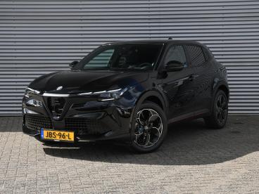 SPOTICAR Alfa Romeo Junior Elettrica Speciale 54kwh 156pk Automaat Pano-dak | Tweedehands - Suv Elektrisch Zwart - Sittard - 1200277834_1