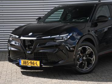 SPOTICAR Alfa Romeo Junior Elettrica Speciale 54kwh 156pk Automaat Pano-dak | Tweedehands - Suv Elektrisch Zwart - Sittard - 1200277834_2