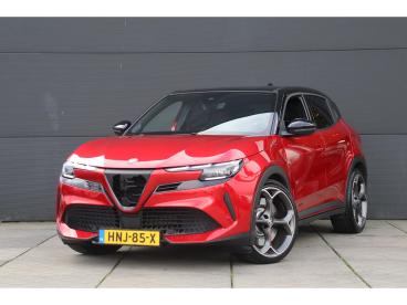 SPOTICAR Alfa Romeo Junior Elettrica Veloce 54 Kwh Tweedehands - Suv Elektrisch Rood - Amsterdam - 1200279736_1
