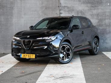 SPOTICAR Alfa Romeo Junior Speciale 1.2 Turbo Ibrida 145pk Automaat Adapt. Cr Tweedehands - Suv Hybride Zwart - Sittard - 1200281260_1