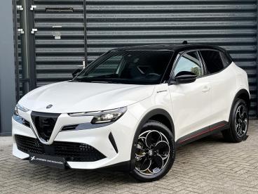 SPOTICAR Alfa Romeo Junior 1.2 Turbo Hybrid Ibrida Speciale Sabelt Stoelenpak Tweedehands - Suv Hybride Wit - Almere - 1200281326_1