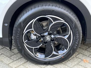 SPOTICAR Alfa Romeo Junior 1.2 Turbo Hybrid Ibrida Speciale Sabelt Stoelenpak Tweedehands - Suv Hybride Wit - Almere - 1200281326_3