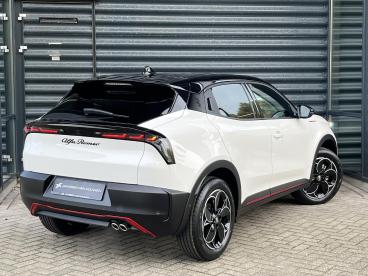 SPOTICAR Alfa Romeo Junior 1.2 Turbo Hybrid Ibrida Speciale Sabelt Stoelenpak Tweedehands - Suv Hybride Wit - Almere - 1200281326_4