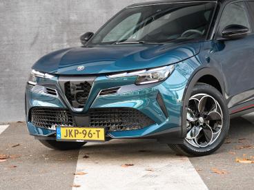 SPOTICAR Alfa Romeo Junior Speciale 1.2 Turbo Ibrida 145pk Automaat Schuif-da Tweedehands - Suv Hybride Blauw - Sittard - 1200281504_2