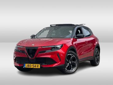 SPOTICAR Alfa Romeo Junior Elettrica Speciale 54 Kwh 156pk Schuif / Kanteldak Tweedehands - Suv Elektrisch Rood - S'gravenhage - 1200284153_1