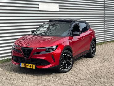 SPOTICAR Alfa Romeo Junior Elettrica Speciale 54 Kwh 156pk Schuif / Kanteldak Tweedehands - Suv Elektrisch Rood - S'gravenhage - 1200284153_4