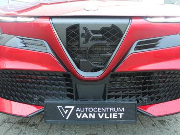 SPOTICAR Alfa Romeo Junior Elettrica Speciale 54 Kwh | 17% Bijtelling | Schui Tweedehands - Suv Elektrisch Rood - Waddinxveen - 1200284341_4