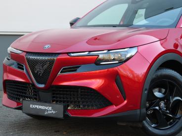 SPOTICAR Alfa Romeo Junior 1.2 145pk Hybrid Ibrida | Navigatie | Camera | Aut Tweedehands - Suv Hybride Rood - De Meern - 1200285225_5