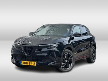 SPOTICAR Alfa Romeo Junior Elettrica Speciale 54 Kwh | Techno Pakket | Keyles Tweedehands - Suv Elektrisch Zwart - S'gravenhage - 1200285233_1