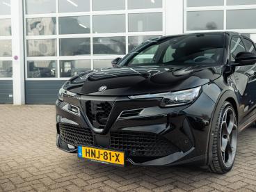 SPOTICAR Alfa Romeo Junior Elettrica Veloce 54 Kwh | 280pk | Clima | Navi | A Tweedehands - Suv Elektrisch Zwart - Waddinxveen - 1200286684_2